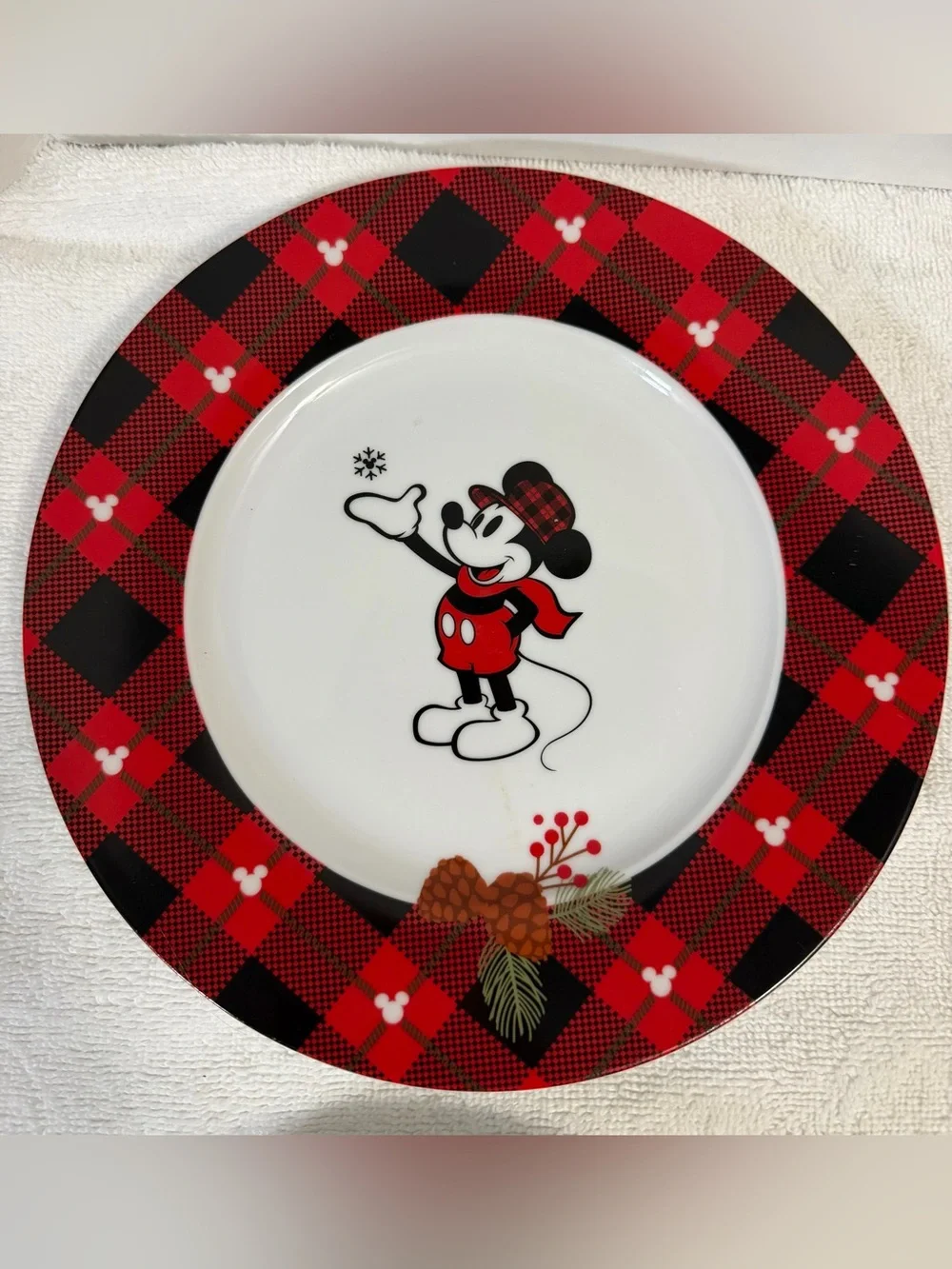 Disney Mickey Minnie Christmas Plaid Appetizer Plates Set 4 Ceramic NWT Zrike